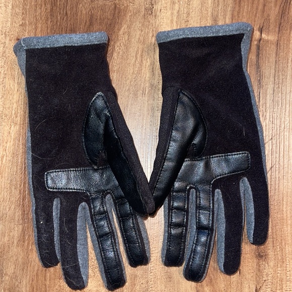 Women’s Pair of Winter Driving Gloves - Picture 2 of 2